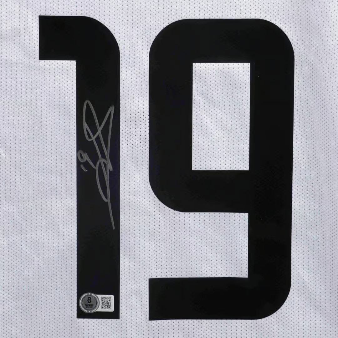 Leonardo Bonucci Signed Juventus FC Home Soccer Jersey #19 with Beckett Witness